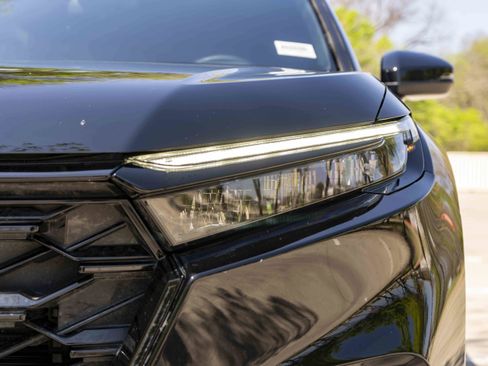 Used 2025 Honda CR-V Sport image 11