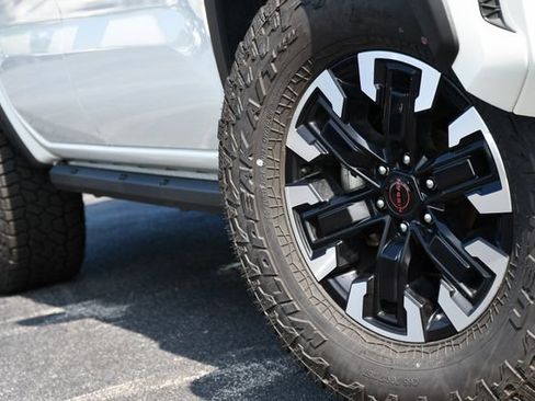 Used 2023 Nissan Frontier PRO-4X w/ Pro Convenience Package AWD/4WD image 15