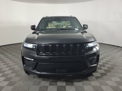 New 2025 Jeep Grand Cherokee Limited w/ Black Appearance Package image 9