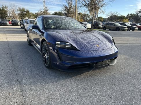 Used 2021 Porsche Taycan image 8