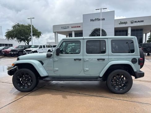 Used 2023 Jeep Wrangler Unlimited Sahara w/ Cold Weather Group AWD/4WD image 8