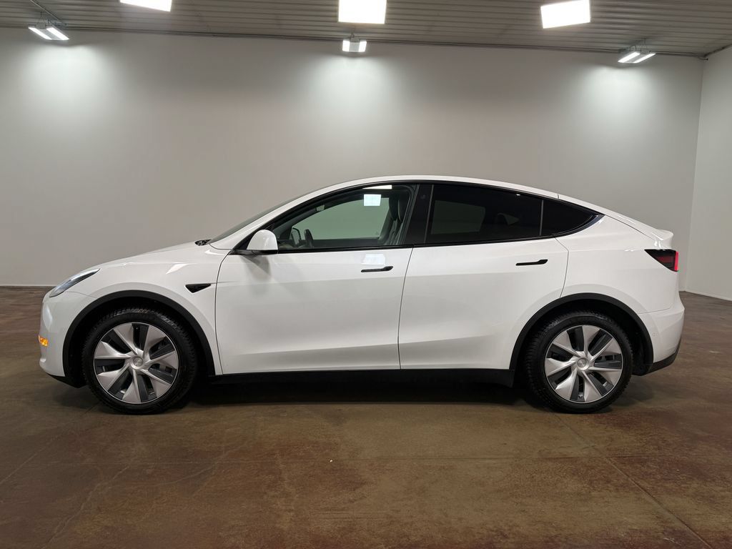 Used 2021 Tesla Model Y Long Range AWD/4WD image 26