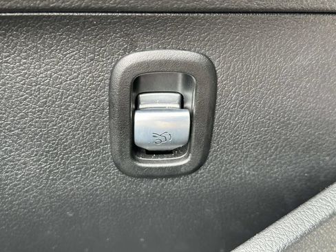 Used 2025 Mercedes-Benz C 300 4MATIC Sedan image 21