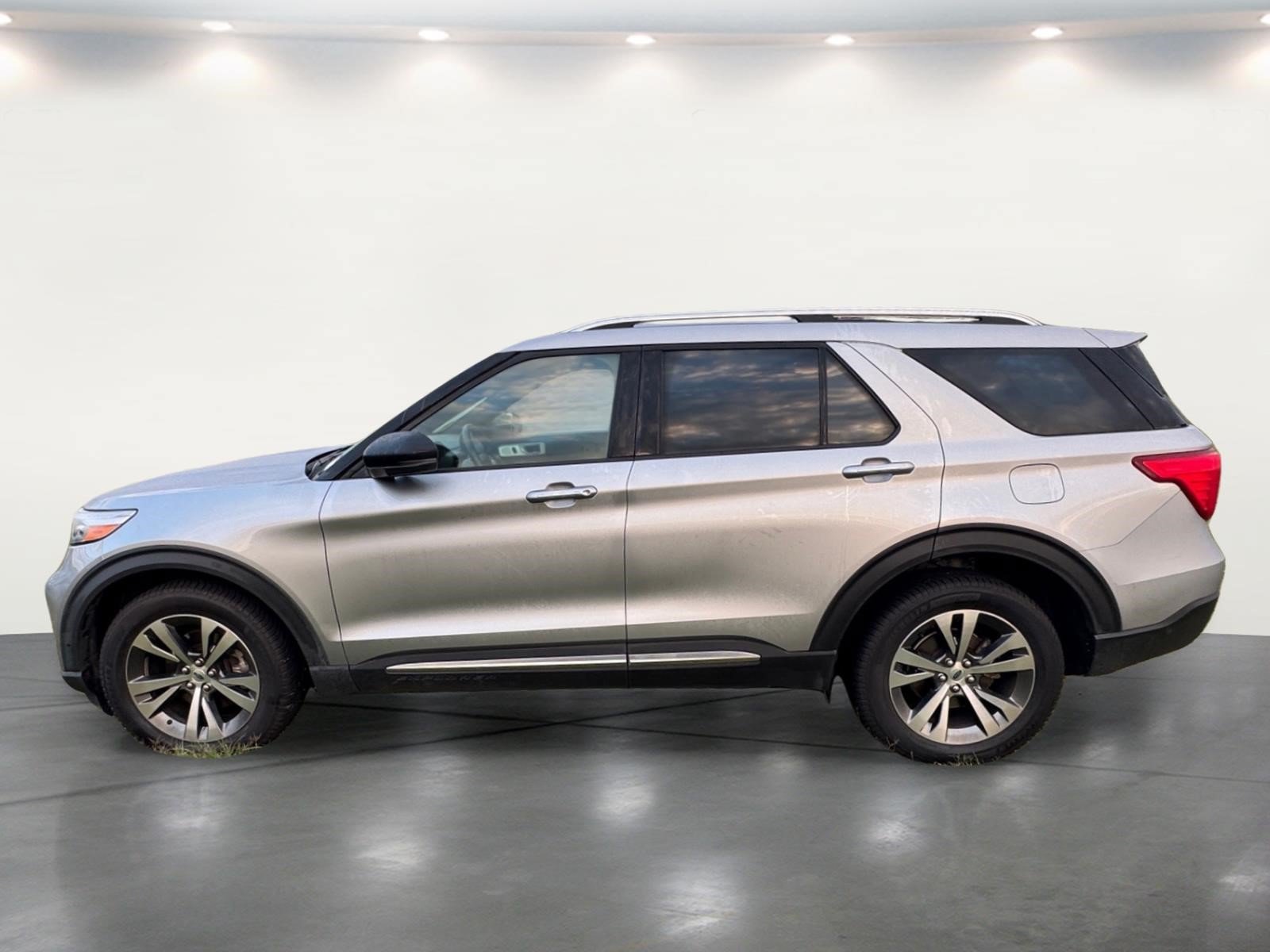 Used 2020 Ford Explorer Platinum w/ Premium Technology Package AWD/4WD image 12