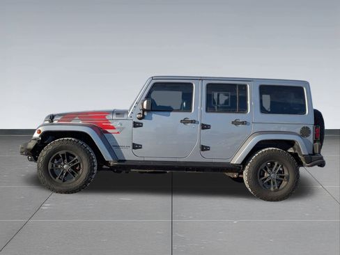 Used 2017 Jeep Wrangler Unlimited Sahara image 3