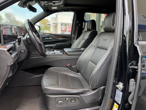 Used 2023 Cadillac Escalade Premium Luxury RWD image 5