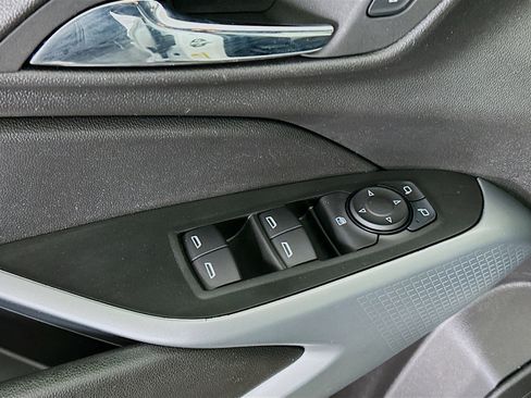 Used 2025 Chevrolet Trax LS FWD image 15