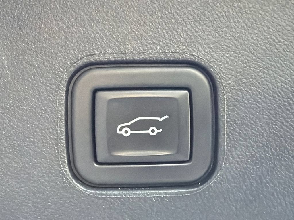 Used 2024 Cadillac Lyriq Sport AWD/4WD image 19