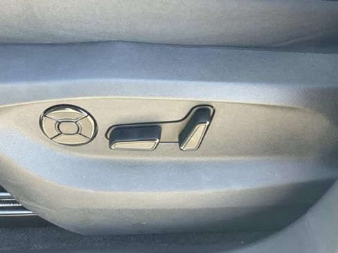 Used 2026 Volkswagen Tiguan SE w/ Panoramic Sunroof Package FWD image 21