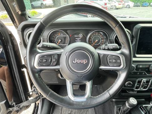 Used 2018 Jeep Wrangler Unlimited Sahara AWD/4WD image 11