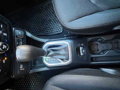Used 2020 Jeep Renegade Latitude w/ Cold Weather Group AWD/4WD image 24