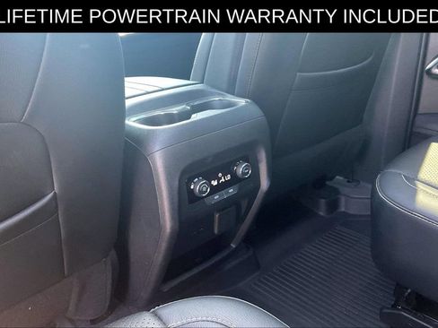 Used 2025 Chevrolet Traverse LT w/ Sun and Wheel Package FWD image 24