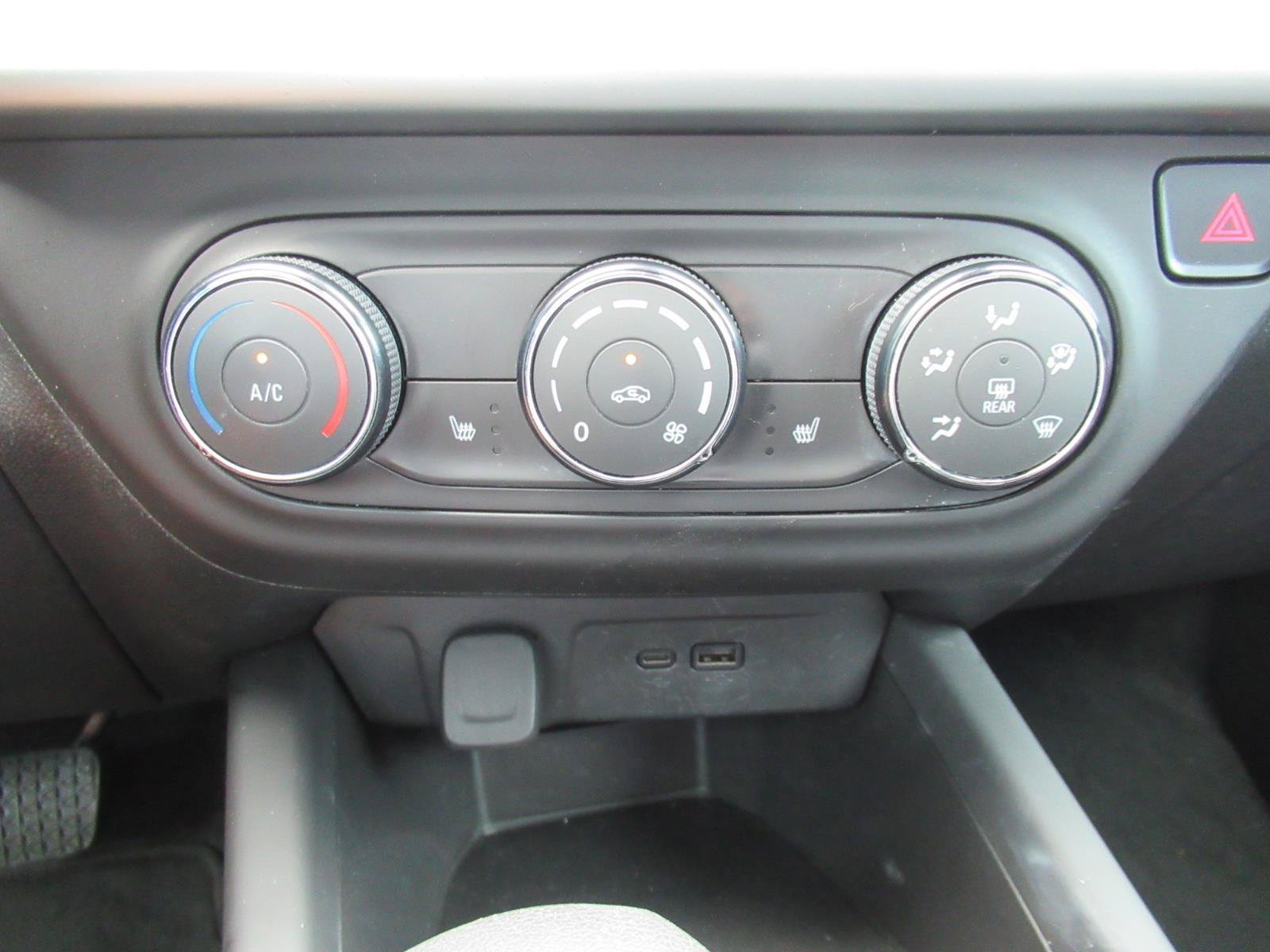 Certified 2024 Chevrolet Trax LS w/ LS Convenience Package FWD image 30