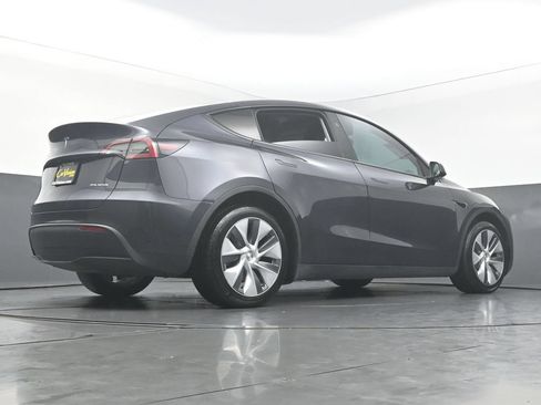 Used 2024 Tesla Model Y Long Range AWD/4WD image 41