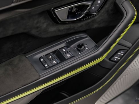 Used 2022 Lamborghini Urus AWD/4WD image 95