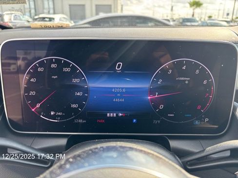 Used 2024 Mercedes-Benz GLC 300 4MATIC image 9