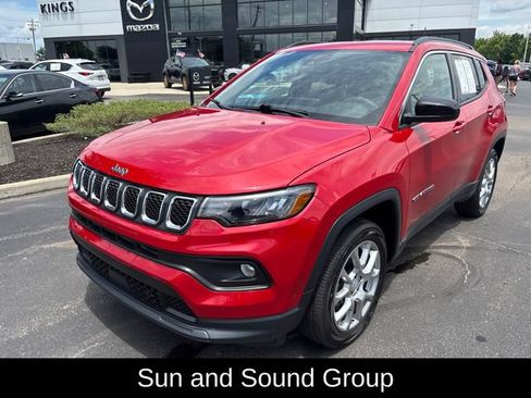 Used 2023 Jeep Compass Latitude w/ Sun and Sound Group AWD/4WD image 2