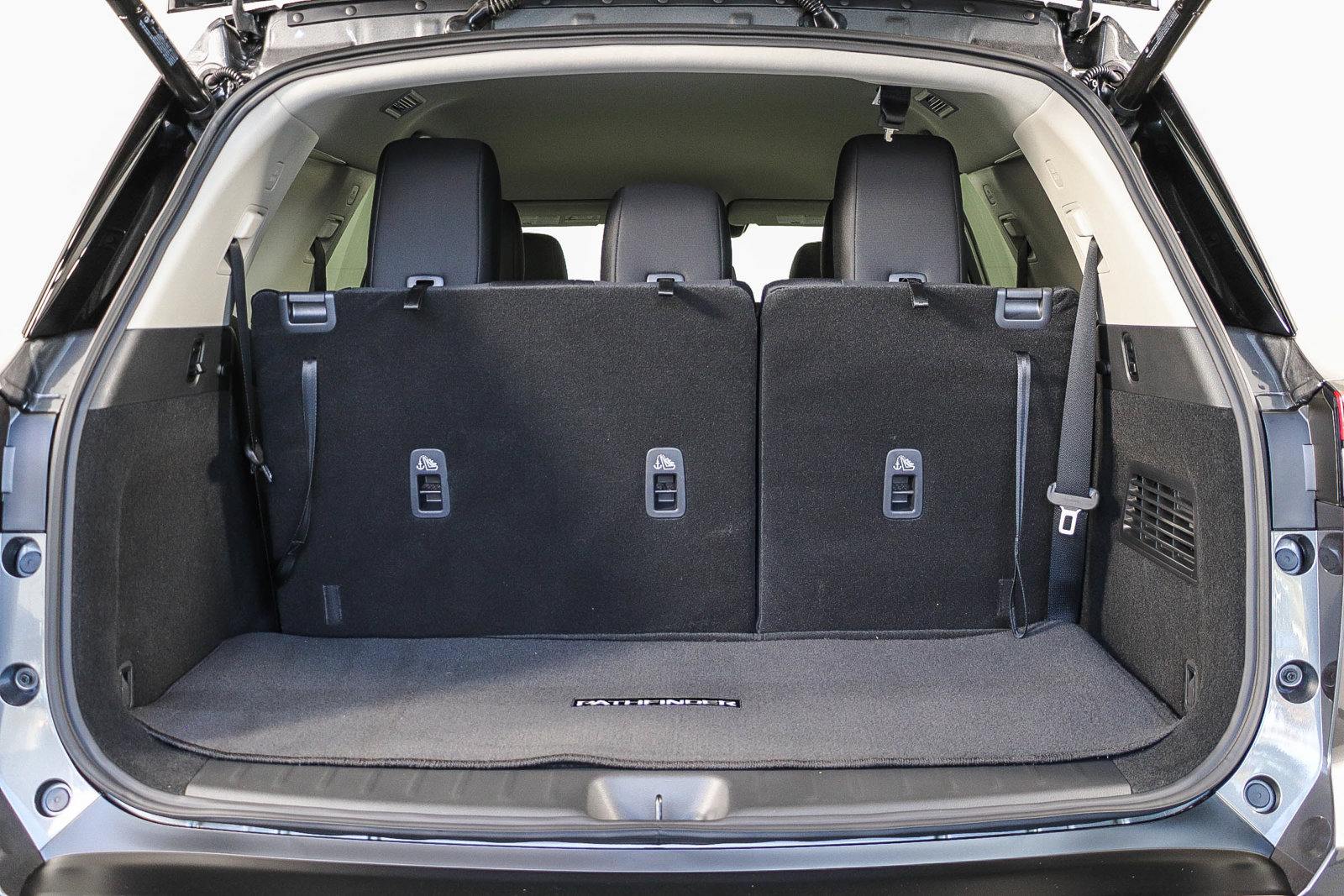 Used 2025 Nissan Pathfinder Platinum w/ Cargo Package FWD image 27