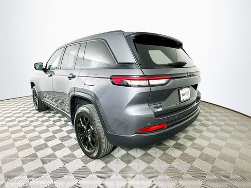 Certified 2024 Jeep Grand Cherokee Altitude AWD/4WD image 8