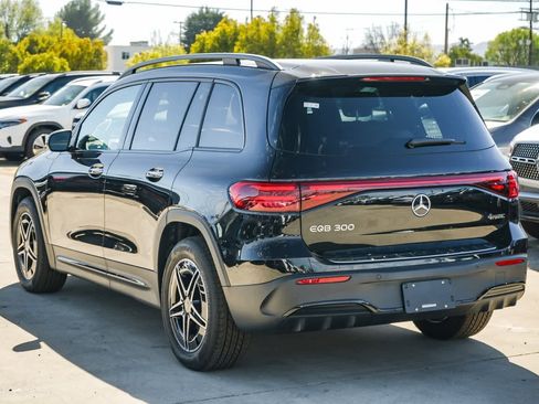 Used 2024 Mercedes-Benz EQB 300 4MATIC image 6