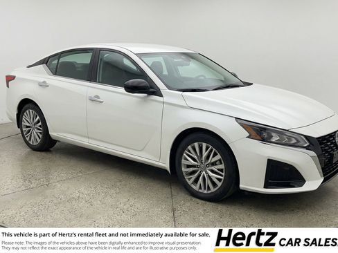 Used 2025 Nissan Altima 2.5 SV image 1