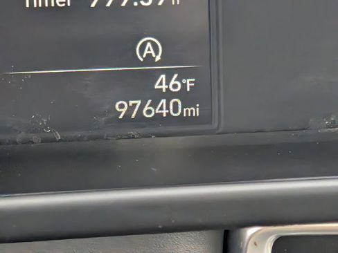 Used 2023 Hyundai Elantra SE image 17