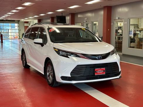 Certified 2025 Toyota Sienna LE w/ LE Plus Package AWD/4WD image 2
