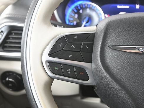 Used 2020 Chrysler Pacifica Limited w/ Advanced Safetytec Group image 38