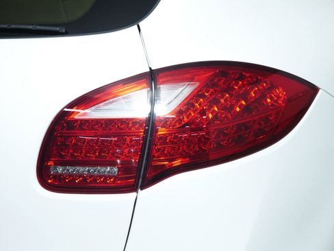 Used 2014 Porsche Cayenne AWD/4WD image 17