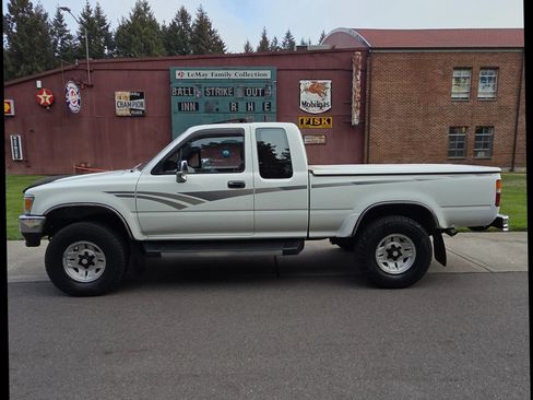 Used 1992 Toyota Pickup SR5 AWD/4WD image 3