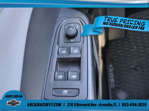 Used 2024 Volkswagen Taos SE FWD image 23