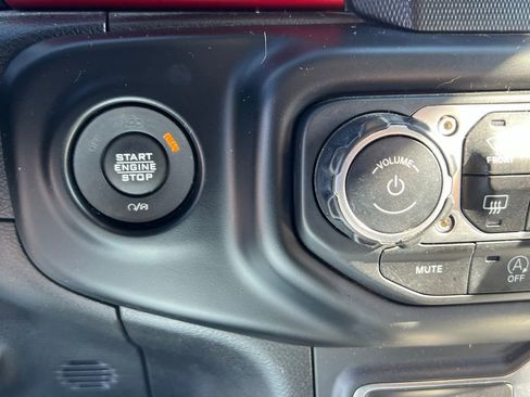 Used 2021 Jeep Wrangler Unlimited Rubicon w/ LED Lighting Group AWD/4WD image 30