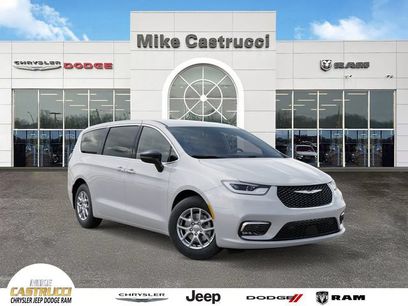 New 2026 Chrysler Pacifica Select