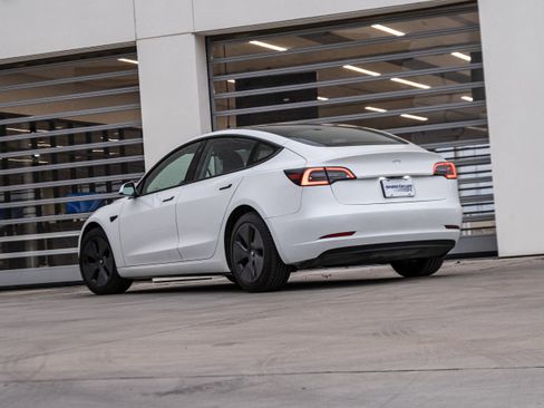 Used 2023 Tesla Model 3 Standard Range image 7