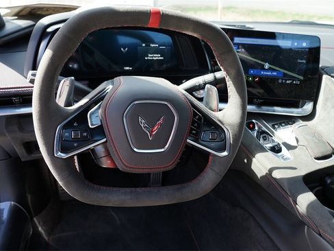 Used 2023 Chevrolet Corvette Stingray Premium Conv w/ Z51 Performance Package image 19