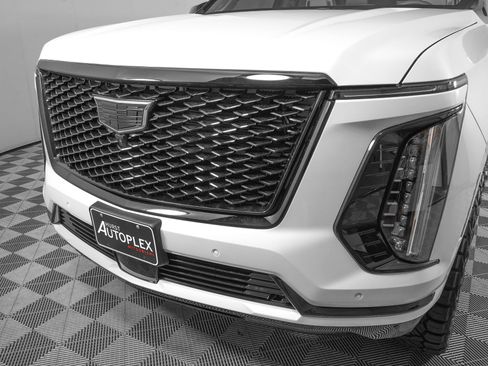 Used 2025 Cadillac Escalade ESV Sport Platinum AWD/4WD image 33