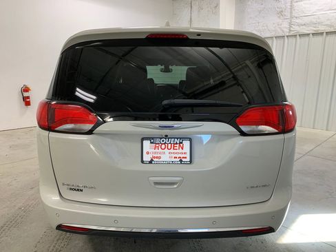 Used 2020 Chrysler Pacifica Limited image 27