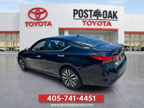 Used 2025 Nissan Altima 2.5 SV FWD image 3