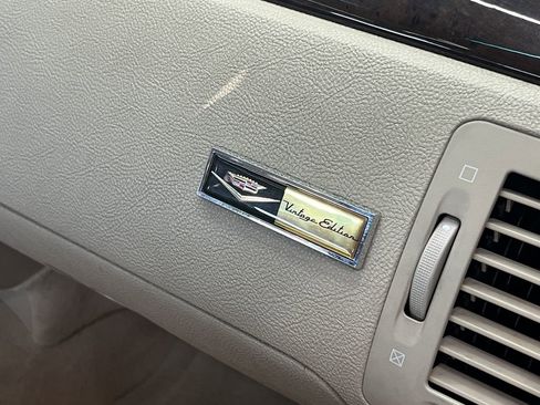 Used 2011 Cadillac DTS Luxury FWD image 10