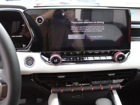 New 2025 GMC Canyon AT4 w/ AT4X Package image 10