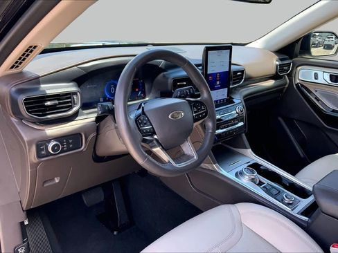 Used 2021 Ford Explorer Platinum w/ Premium Technology Package AWD/4WD image 18