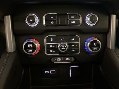 Used 2023 GMC Yukon SLE w/ Gmc Pro Safety Plus Package AWD/4WD image 40