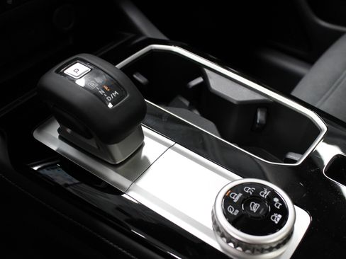 New 2025 Mitsubishi Outlander SE image 29