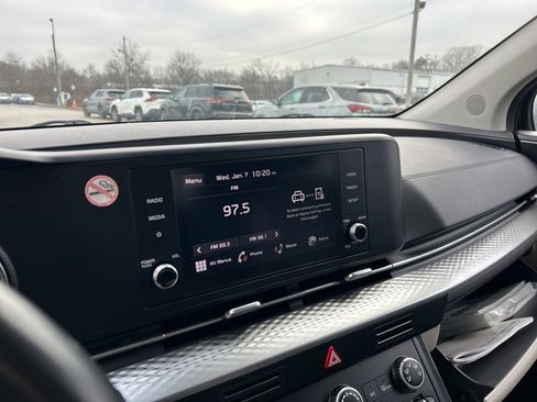 Used 2024 Kia Carnival LX image 7