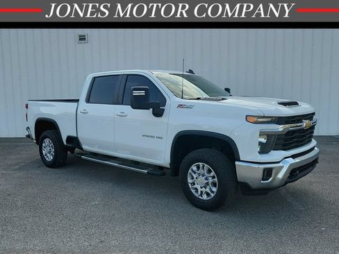 Used 2025 Chevrolet Silverado 2500 LT AWD/4WD image 1