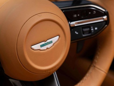 Used 2024 Aston Martin DB12 Convertible image 34