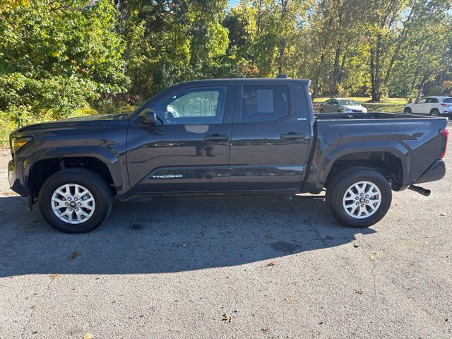 Used 2025 Toyota Tacoma SR5 AWD/4WD image 4