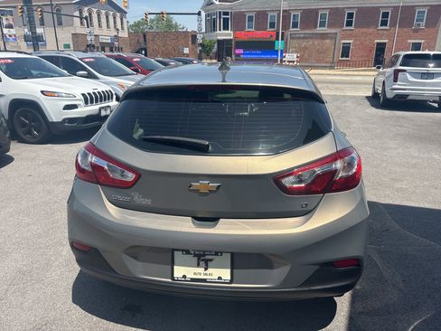 Used 2018 Chevrolet Cruze LT w/ Sun And Sound Package FWD image 4