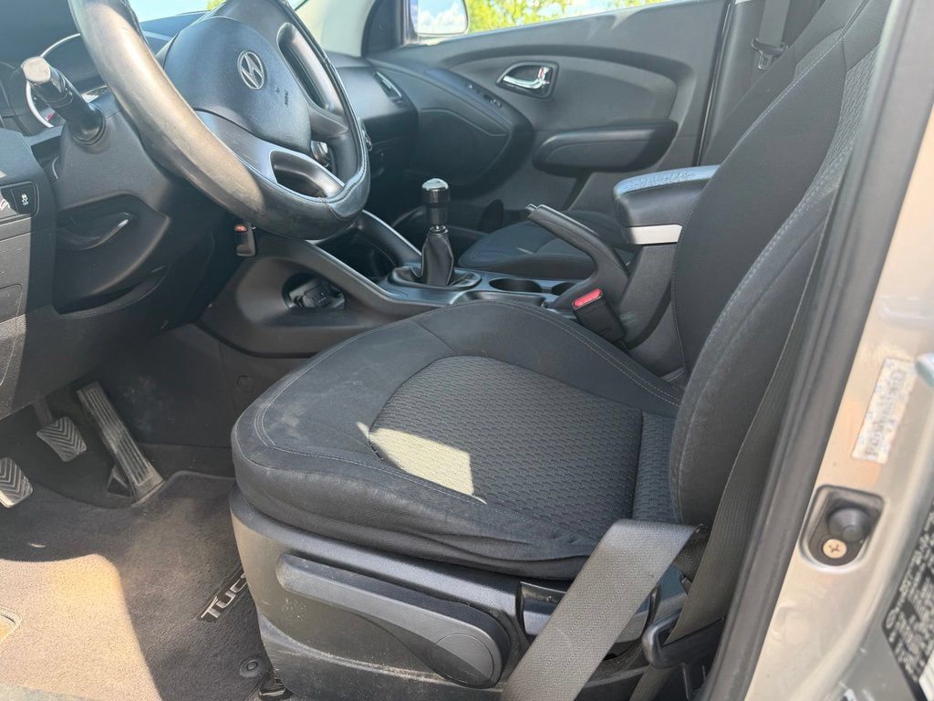 Used 2011 Hyundai Tucson GL FWD image 7