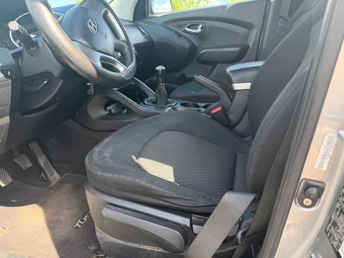 Used 2011 Hyundai Tucson GL FWD image 7